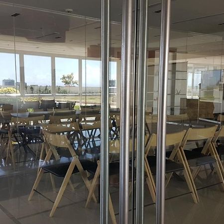 Mactan Newtown Condo With Garden And Ocean View 8Newtown Blvd 막탄 외부 사진