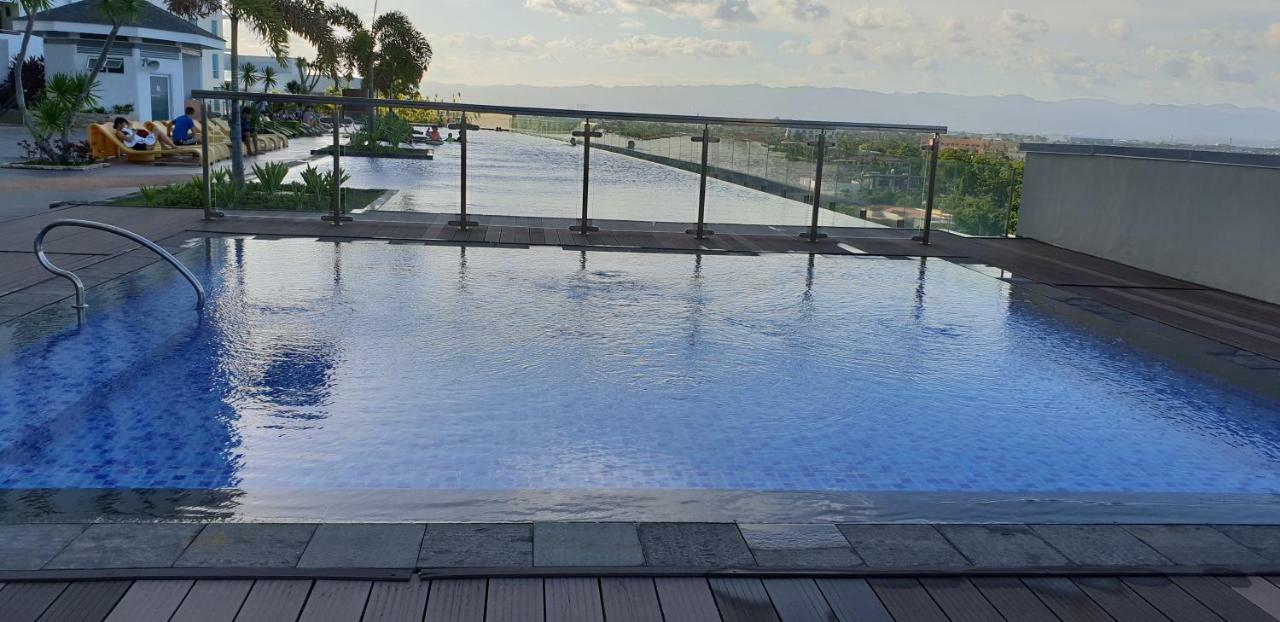 Mactan Newtown Condo With Garden And Ocean View 8Newtown Blvd 막탄 외부 사진