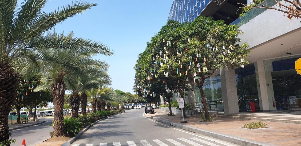 Mactan Newtown Condo With Garden And Ocean View 8Newtown Blvd 막탄 외부 사진