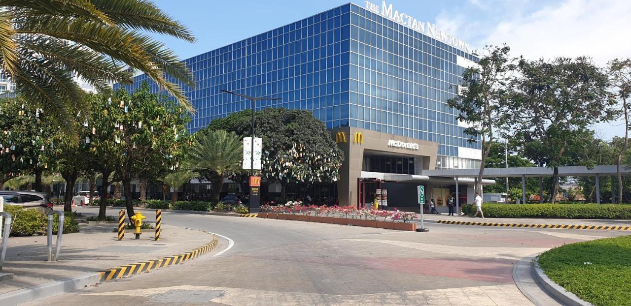 Mactan Newtown Condo With Garden And Ocean View 8Newtown Blvd 막탄 외부 사진