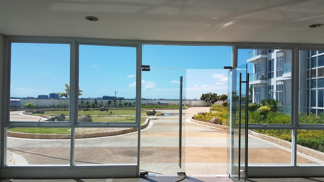 Mactan Newtown Condo With Garden And Ocean View 8Newtown Blvd 막탄 외부 사진