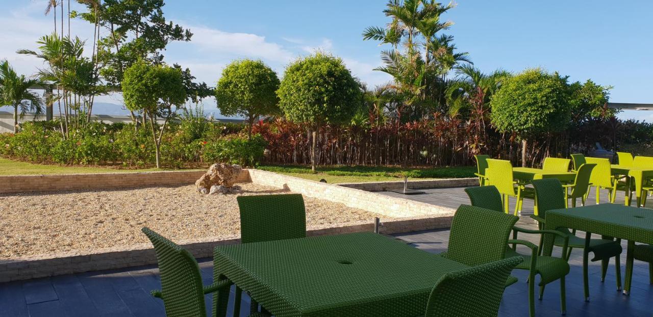 Mactan Newtown Condo With Garden And Ocean View 8Newtown Blvd 막탄 외부 사진