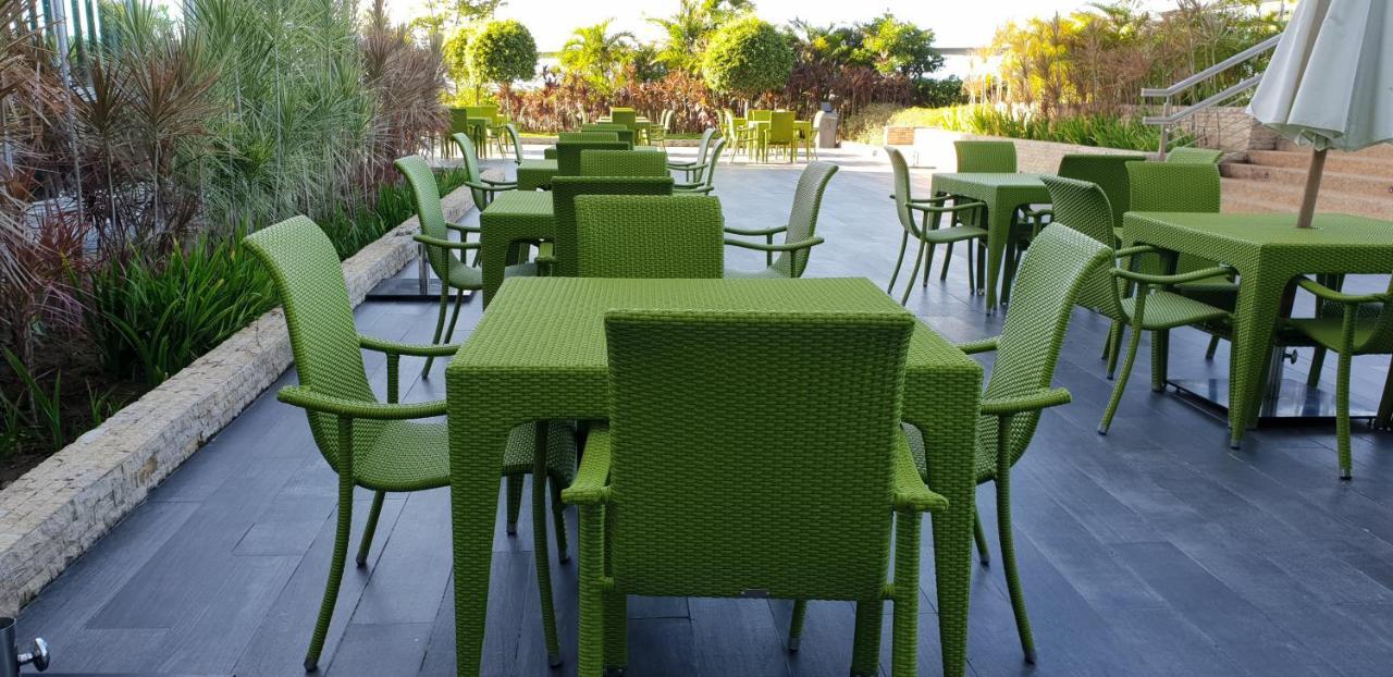 Mactan Newtown Condo With Garden And Ocean View 8Newtown Blvd 막탄 외부 사진